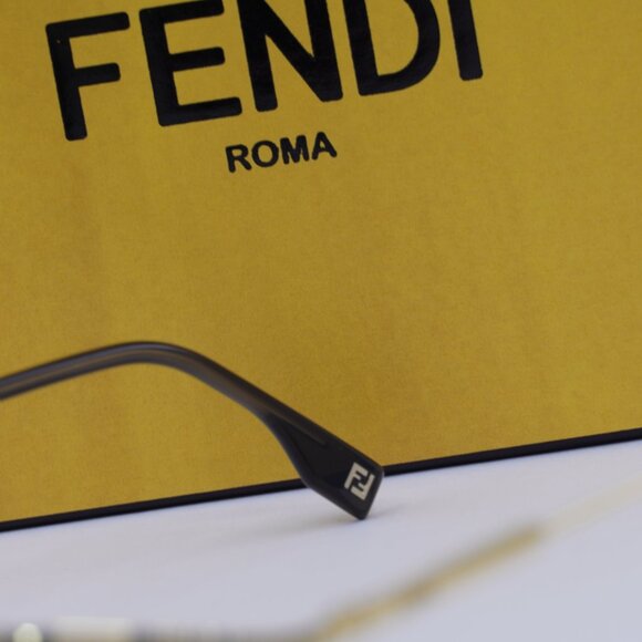 Fendi FE40141U 30N Rectangle Sunglasses - Shiny Gold/Green - Picture 8 of 10